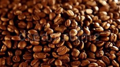 咖啡豆旋转在减速运动宏观..